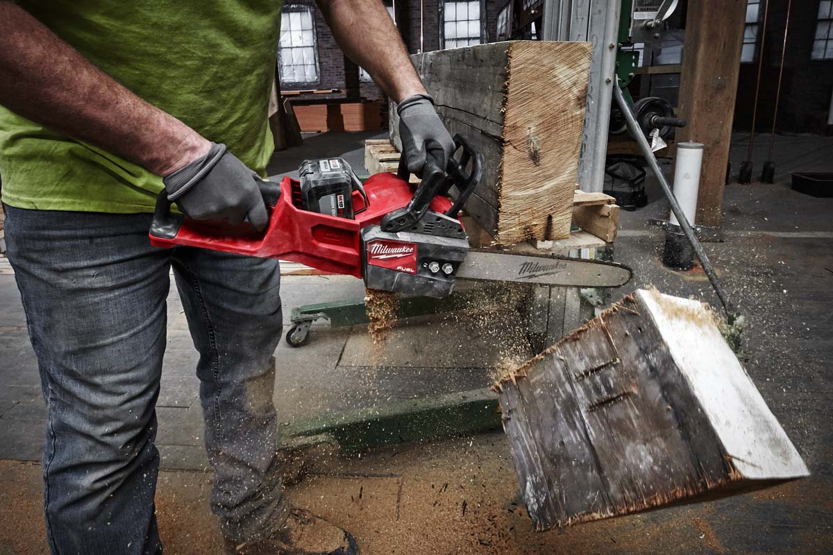 M18 FUEL™ 16 in. Chainsaw Kit with Blower