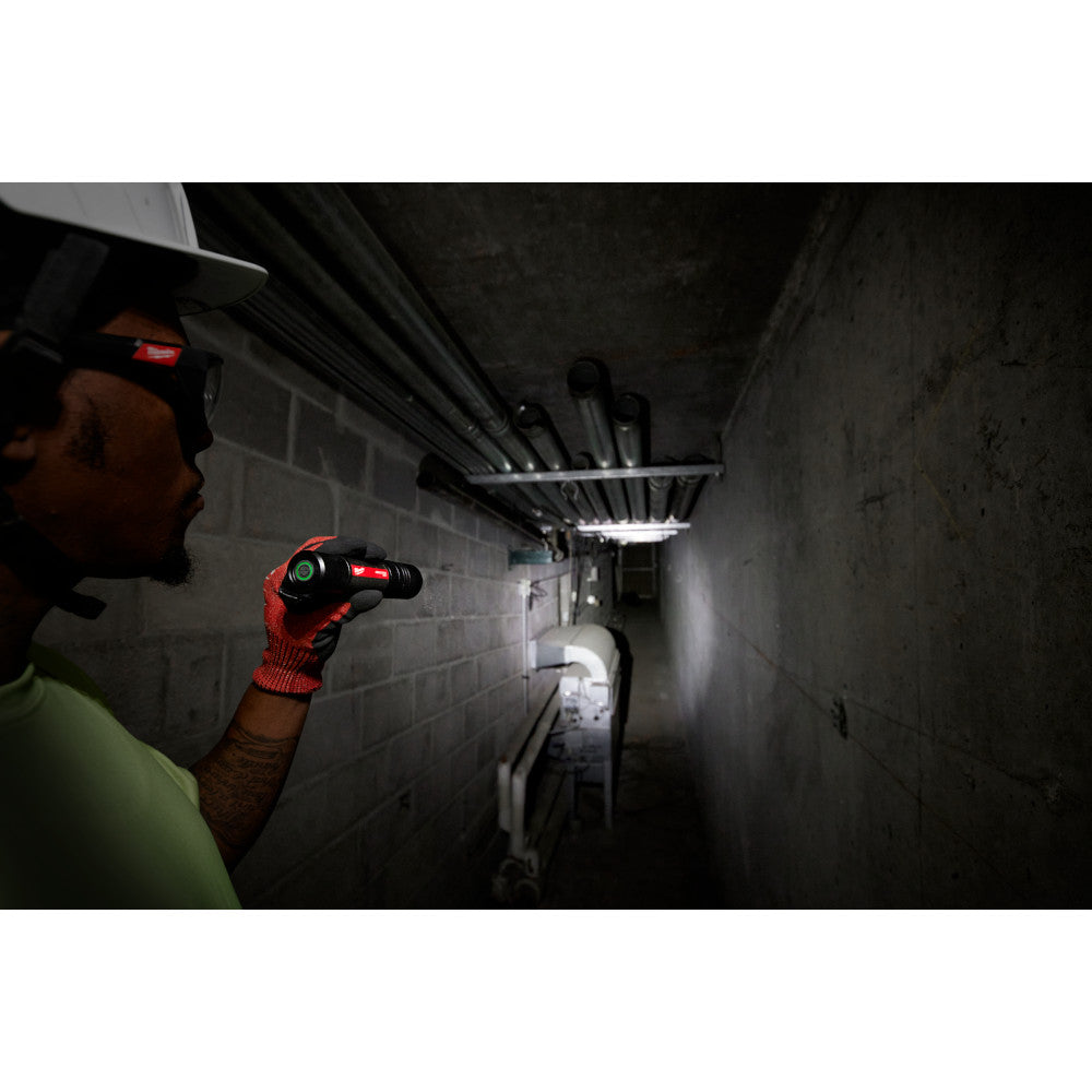 REDLITHIUM™ USB 2,000L Slide Focus Flashlight