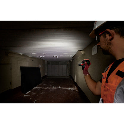 REDLITHIUM™ USB 2,000L Slide Focus Flashlight